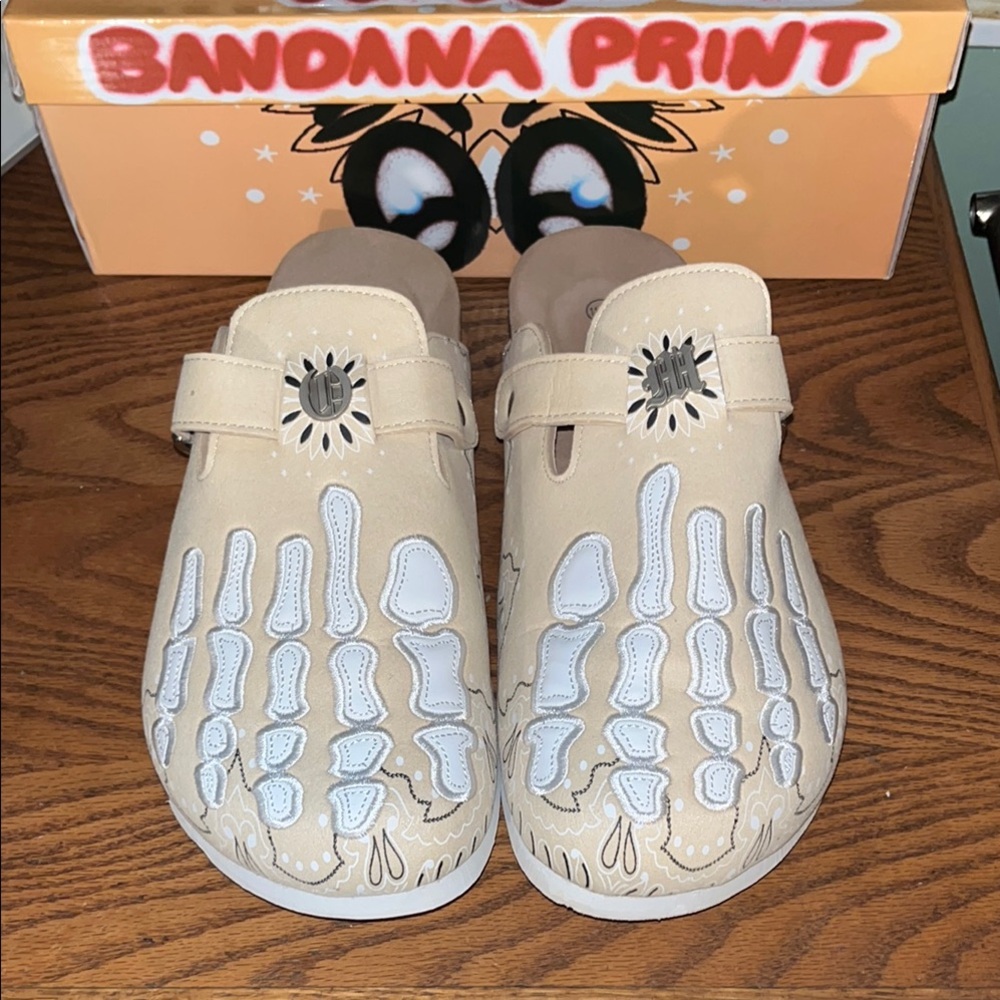 Skeleton Loafers - Tan and White